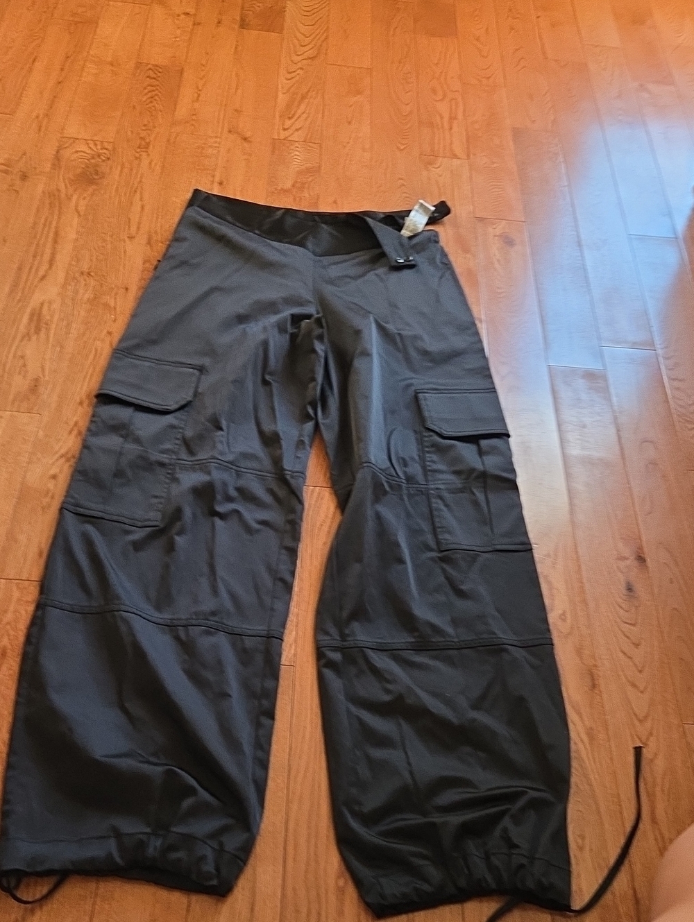 Wide Leg Cargo Pants in Dark Gray